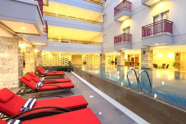 Lombok Plaza Hotel kolam renang